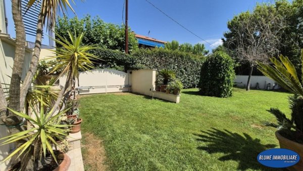 casa indipendente in vendita a Camaiore in zona Lido di Camaiore