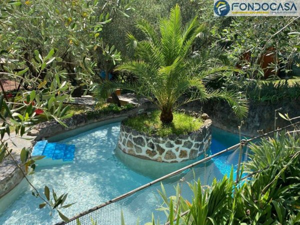 casa indipendente in vendita a Camaiore
