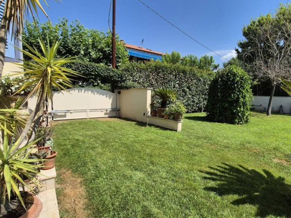 casa indipendente in vendita a Camaiore in zona Lido di Camaiore