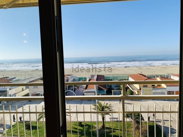 appartamento in vendita a Camaiore in zona Lido di Camaiore