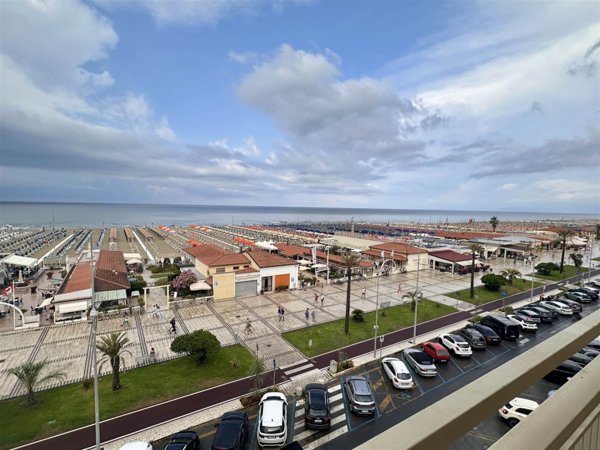 appartamento in vendita a Camaiore in zona Lido di Camaiore