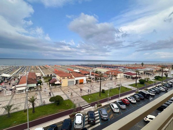 appartamento in vendita a Camaiore in zona Lido di Camaiore