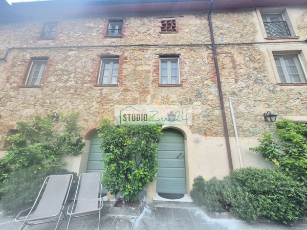 casa indipendente in vendita a Camaiore in zona Montebello