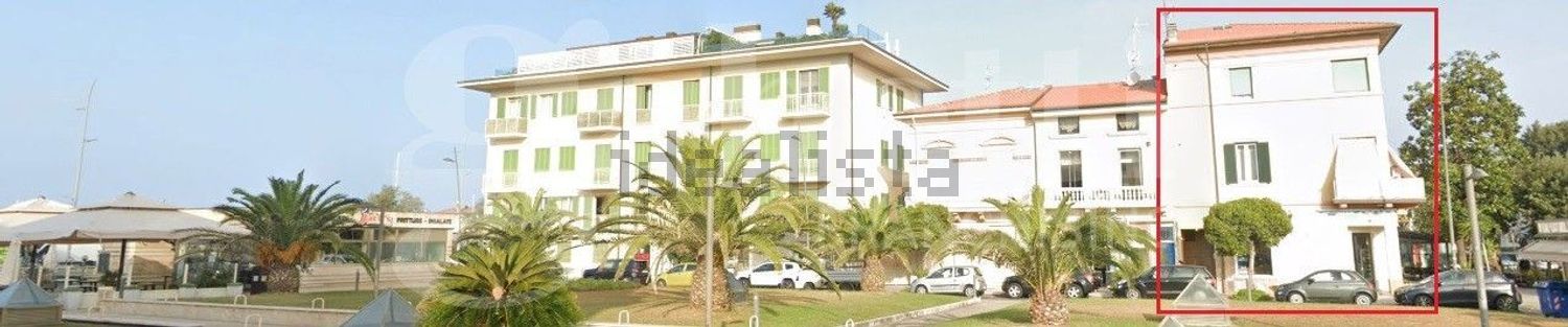 appartamento in vendita a Camaiore in zona Lido di Camaiore