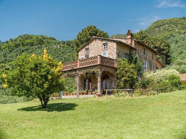 casa indipendente in vendita a Camaiore in zona Pieve di Camaiore