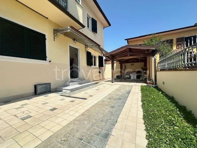 appartamento in vendita a Camaiore in zona Lido di Camaiore