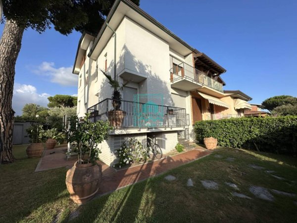 appartamento in vendita a Camaiore in zona Lido di Camaiore
