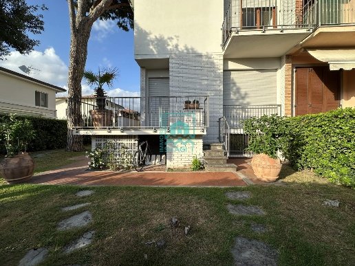 appartamento in vendita a Camaiore in zona Lido di Camaiore