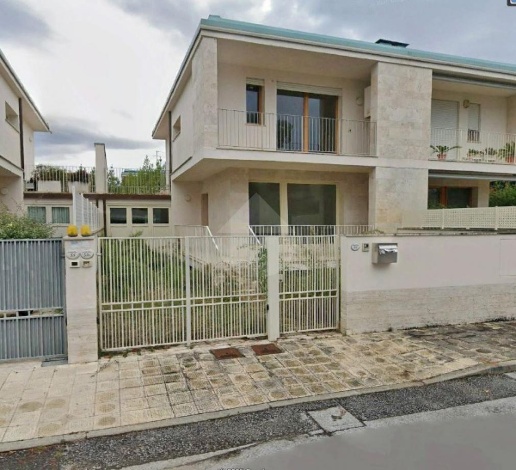 appartamento in vendita a Camaiore in zona Lido di Camaiore