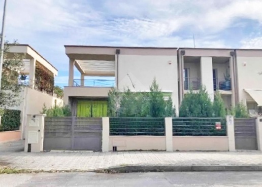 casa indipendente in vendita a Camaiore in zona Lido di Camaiore