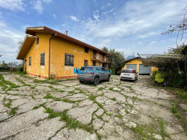casa indipendente in vendita a Camaiore in zona Capezzano Pianore