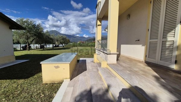 casa indipendente in vendita a Camaiore in zona Capezzano Pianore