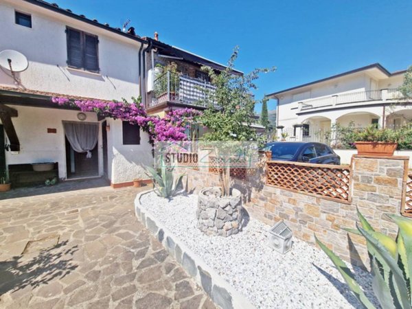 casa indipendente in vendita a Camaiore