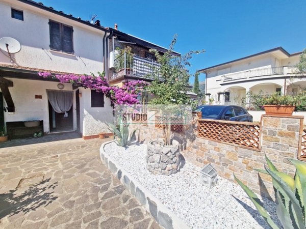 casa indipendente in vendita a Camaiore