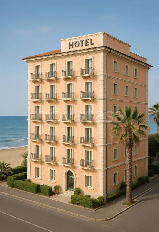 negozio in vendita a Camaiore in zona Lido di Camaiore