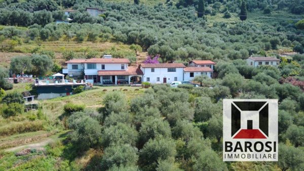 casa indipendente in vendita a Camaiore