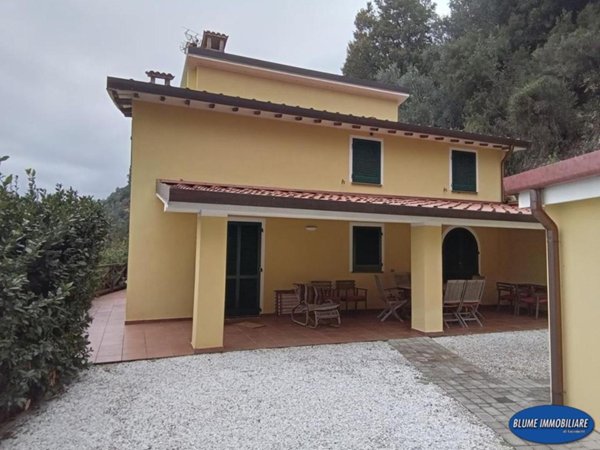 casa indipendente in vendita a Camaiore in zona Torcigliano