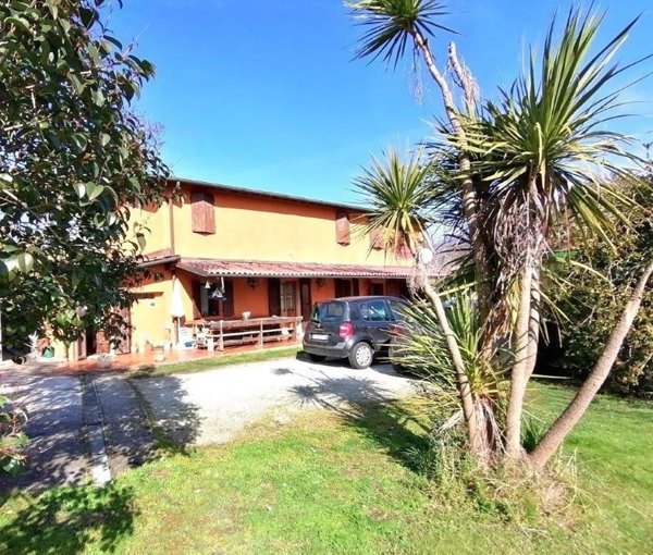 casale in vendita a Camaiore in zona Capezzano Pianore