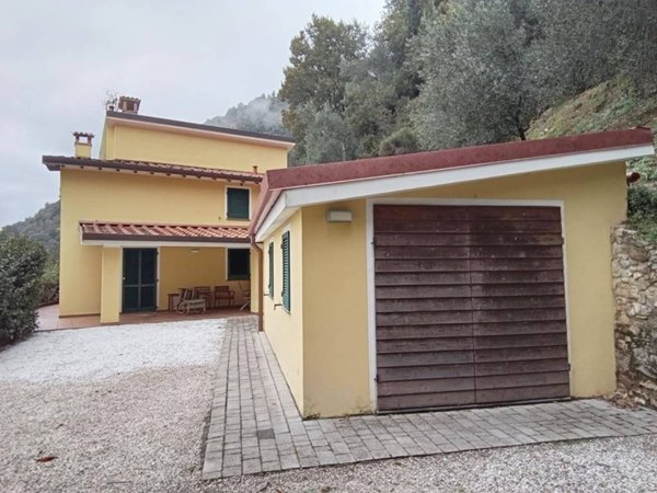 casa indipendente in vendita a Camaiore in zona Torcigliano