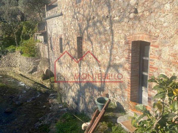 casa indipendente in vendita a Camaiore