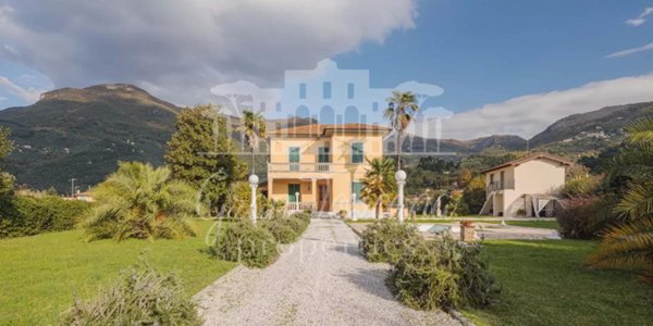 casa indipendente in vendita a Camaiore