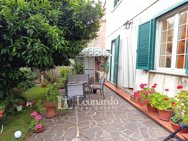 casa indipendente in vendita a Camaiore