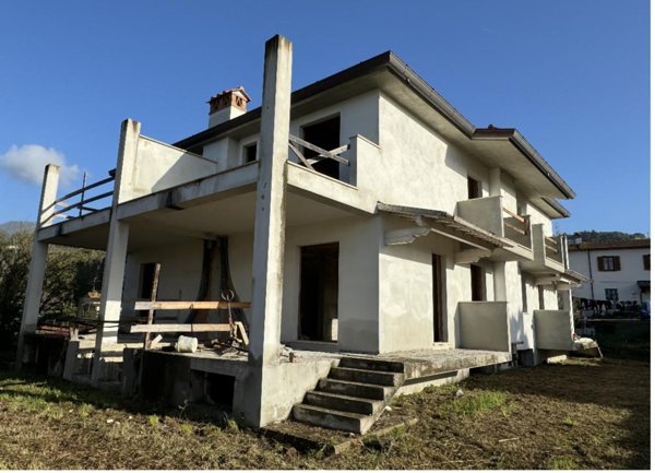 casa indipendente in vendita a Camaiore