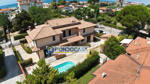 casa indipendente in vendita a Camaiore in zona Lido di Camaiore