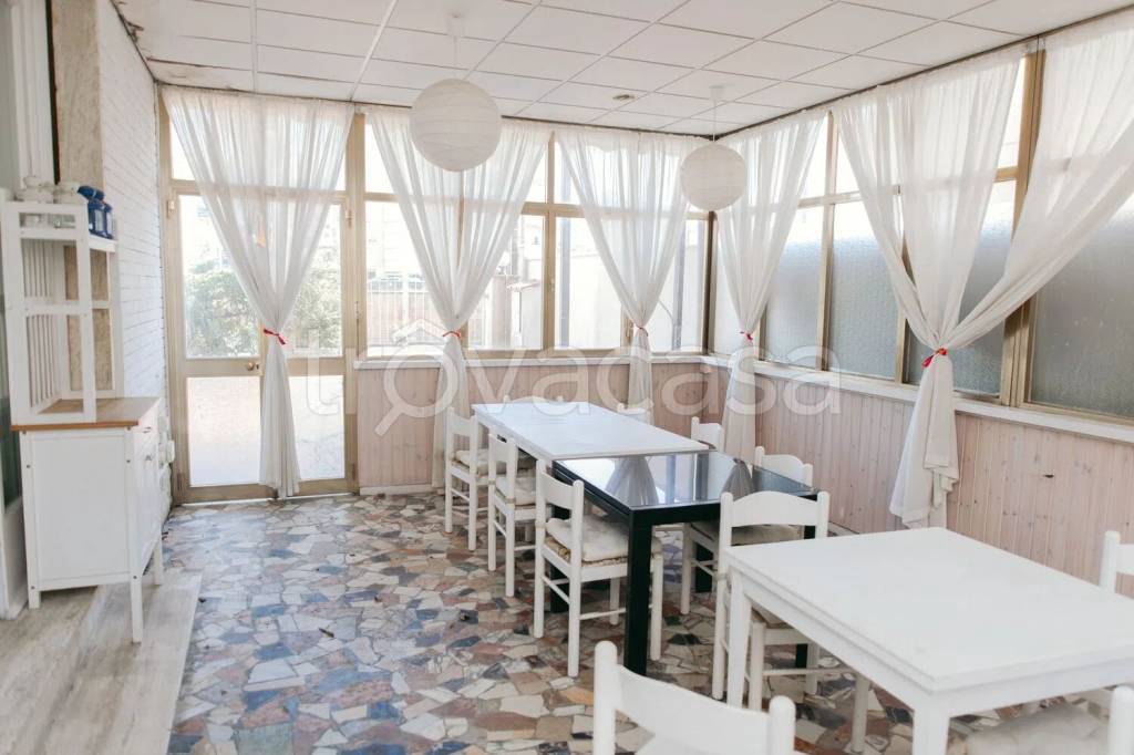 negozio in vendita a Camaiore in zona Lido di Camaiore