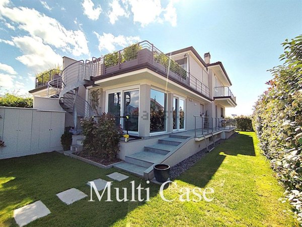 casa indipendente in vendita a Camaiore in zona Lido di Camaiore