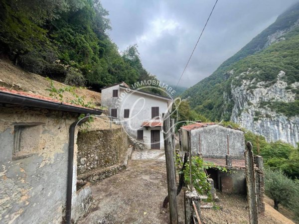 casa indipendente in vendita a Camaiore in zona Casoli