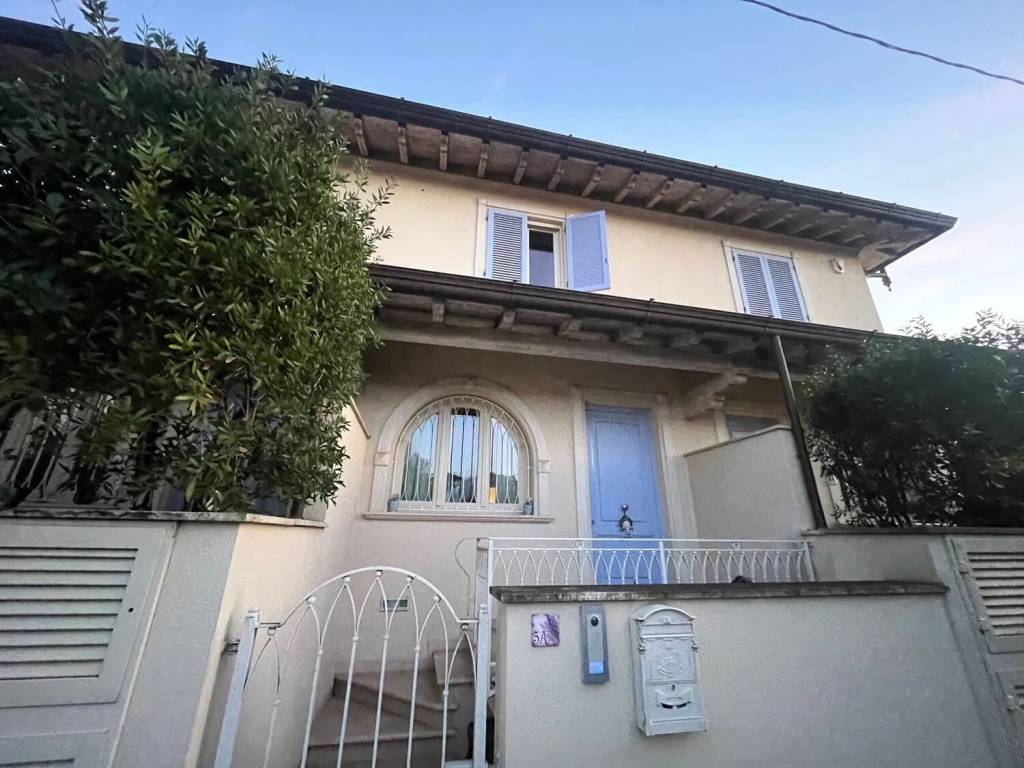 casa indipendente in vendita a Camaiore in zona Lido di Camaiore