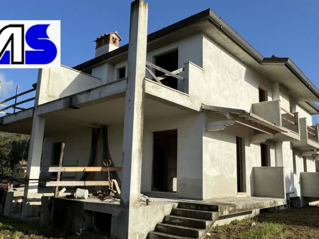 casa indipendente in vendita a Camaiore in zona Capezzano Pianore