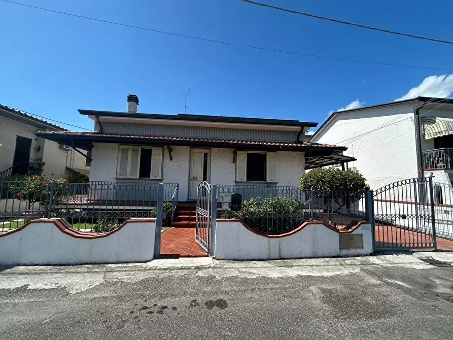 casa indipendente in vendita a Camaiore in zona Lido di Camaiore