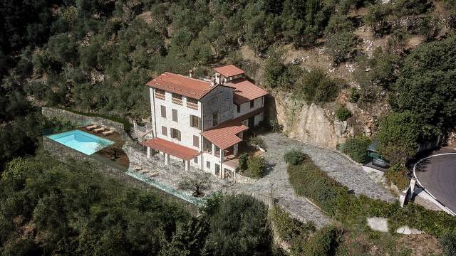 casa indipendente in vendita a Camaiore