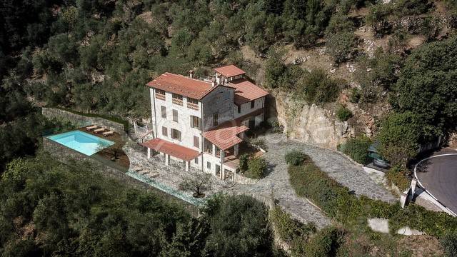 casa indipendente in vendita a Camaiore
