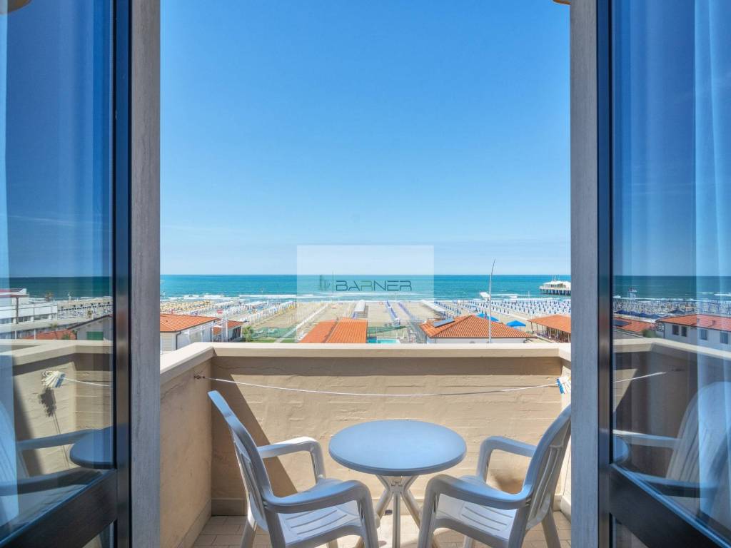 intera palazzina in vendita a Camaiore in zona Lido di Camaiore
