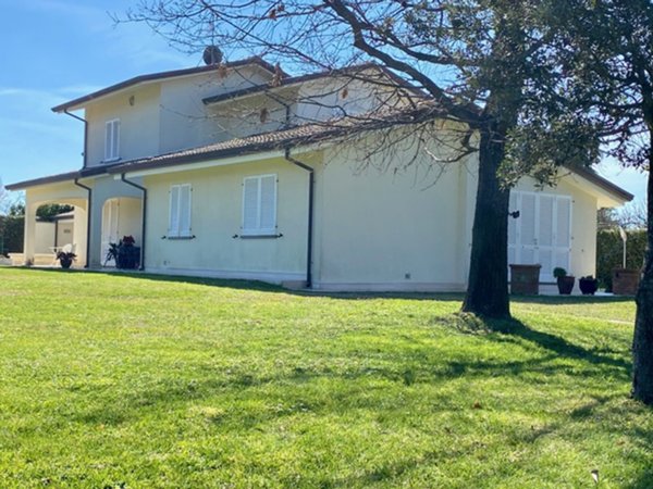 casa indipendente in vendita a Camaiore in zona Lido di Camaiore