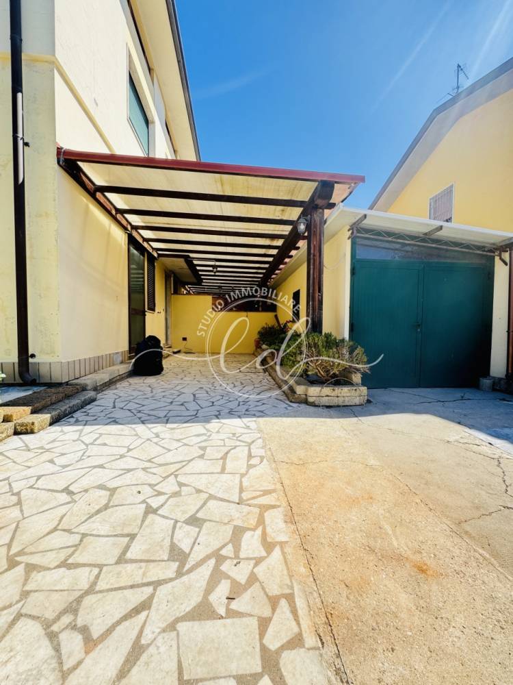 casa indipendente in vendita a Camaiore in zona Lido di Camaiore
