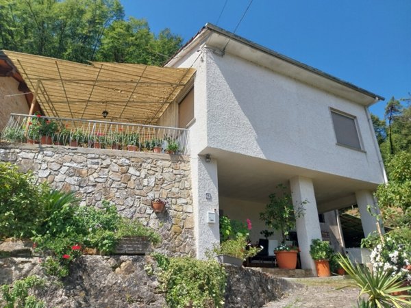 casa indipendente in vendita a Camaiore