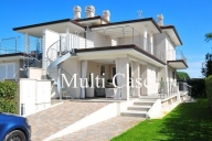 casa indipendente in vendita a Camaiore in zona Lido di Camaiore