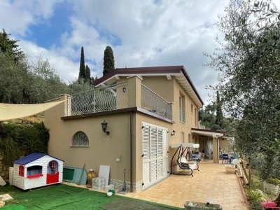 casa indipendente in vendita a Camaiore