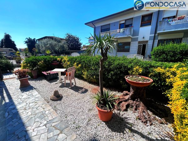 appartamento in vendita a Camaiore in zona Lido di Camaiore
