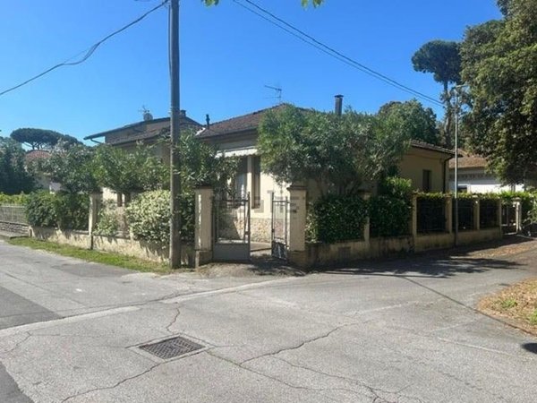 casa indipendente in vendita a Camaiore in zona Lido di Camaiore