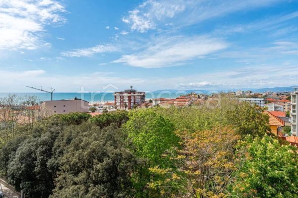 appartamento in vendita a Camaiore in zona Lido di Camaiore