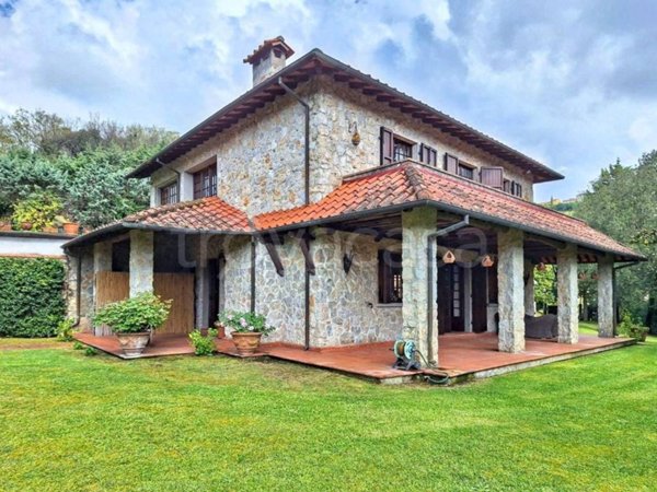 casa indipendente in vendita a Camaiore in zona Montemagno