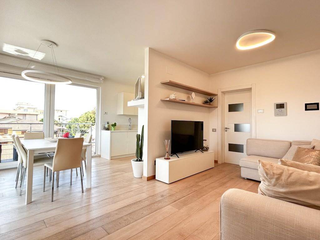 appartamento in vendita a Camaiore in zona Lido di Camaiore