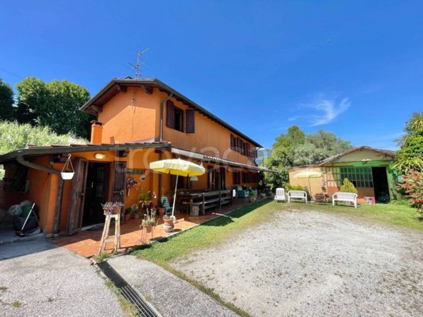casa indipendente in vendita a Camaiore in zona Capezzano Pianore