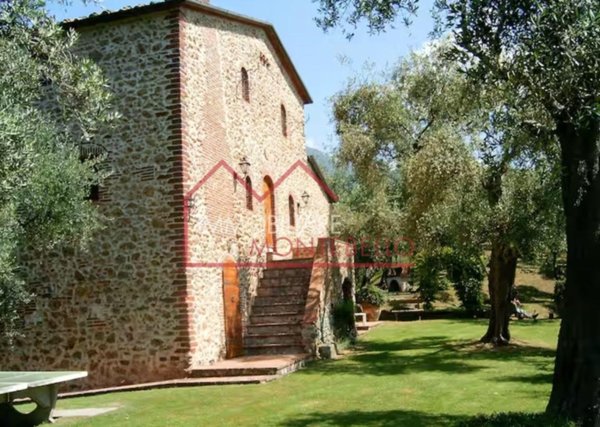 casa indipendente in vendita a Camaiore