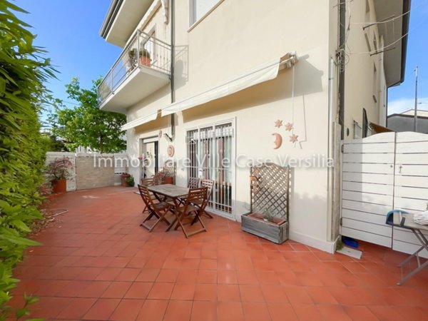 appartamento in vendita a Camaiore in zona Lido di Camaiore